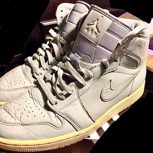 Air Jordan 1  Desert Sand Mica Green